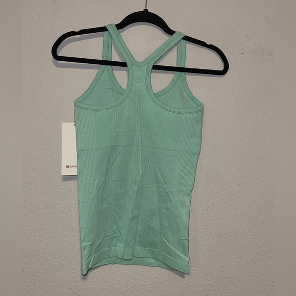 Lululemon tank - Picture 4 of 7
